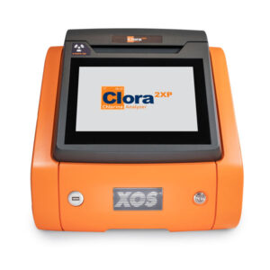 Produktbilde av xos clora 2xp instrument. En firkantet oransje instrument med smartdisplay.